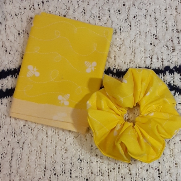 Scrunchie - Picture 3 of 7